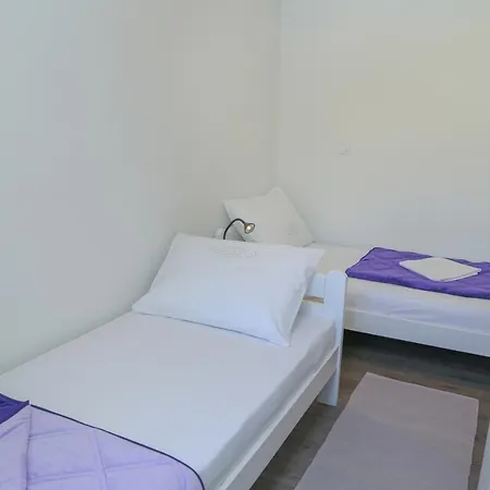 With A Parking Space Hvar - 11681 * هفار